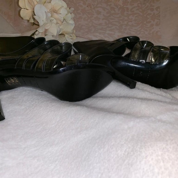 Used authentic Balenciaga shoes - Picture 2 of 3